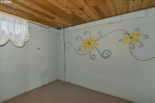 880 NE Thompson Ave, Salem, OR 97301 - Photo 39