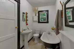 880 NE Thompson Ave, Salem, OR 97301 - Photo 21