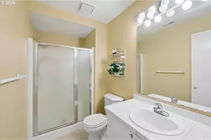 7557 N Edgewater Ave, Portland, OR 97203 - Photo 23
