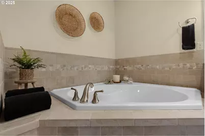 123 S Hemlock St #201, Cannon Beach, OR 97110 - Photo 45