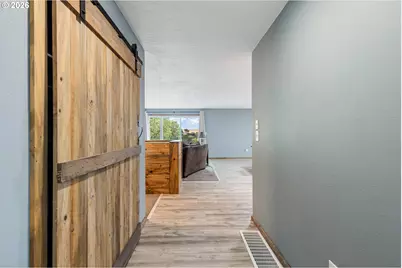 2106 SW Nye Ave, Pendleton, OR 97801 - Photo 5
