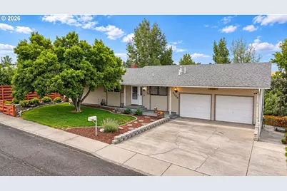 2106 SW Nye Ave, Pendleton, OR 97801 - Photo 1