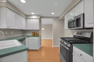 20040 Torrey Pines Dr, Oregon City, OR 97045 - Photo 9