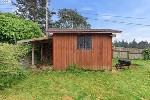 1729 Cottonwood Ave, Coos Bay, OR 97420 - Photo 27