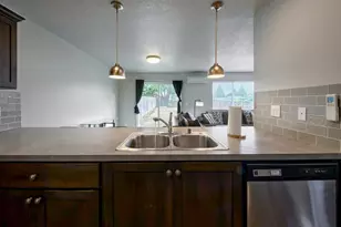 2917 Fruit Valley Rd, Vancouver, WA 98660 - Photo 5