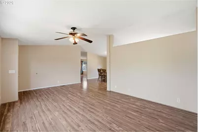 655 NE Burnett Rd #4, McMinnville, OR 97128 - Photo 9