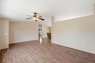655 NE Burnett Rd, McMinnville, OR 97128 - Photo 9
