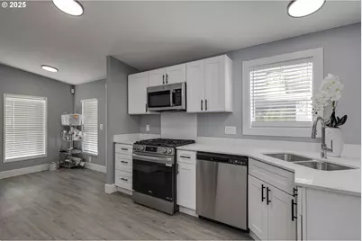 2000 Robins Ln SE #9, Salem, OR 97306 - Photo 11