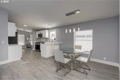 2000 Robins Ln SE #9, Salem, OR 97306 - Photo 9