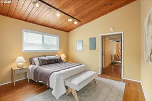 1717 SW Canby St, Portland, OR 97219 - Photo 25