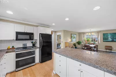 4828 SW 201st Ave, Beaverton, OR 97078 - Photo 23