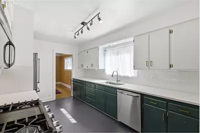 2154 N Webster St N, Portland, OR 97217 - Photo 9