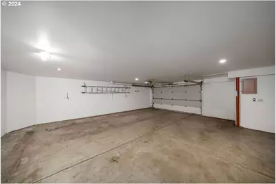 726 NW 22nd Ave, Portland, OR 97210 - Photo 43