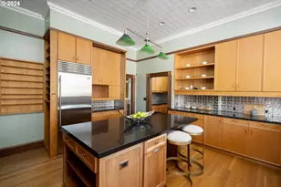 726 NW 22nd Ave, Portland, OR 97210 - Photo 17