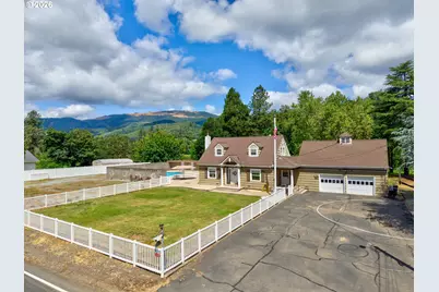 1631 Glenbrook Loop Rd, Riddle, OR 97469 - Photo 3