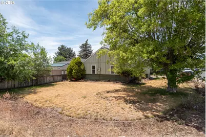 108 NW Dogwood Ave, Redmond, OR 97756 - Photo 3