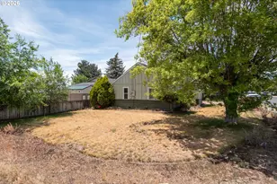 108 NW Dogwood Ave, Redmond, OR 97756 - Photo 3