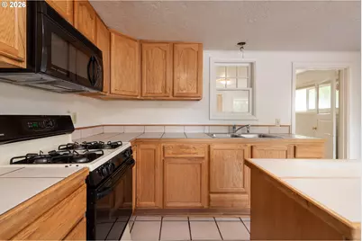 108 NW Dogwood Ave, Redmond, OR 97756 - Photo 9