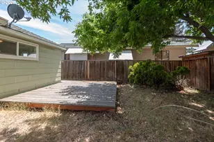 108 NW Dogwood Ave, Redmond, OR 97756 - Photo 5