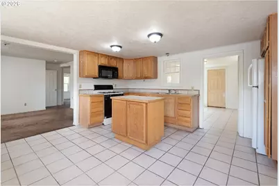 108 NW Dogwood Ave, Redmond, OR 97756 - Photo 11