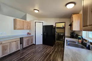 231 Owyhee Ln, Roseburg, OR 97471 - Photo 11