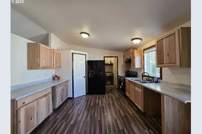 231 Owyhee Ln, Roseburg, OR 97471 - Photo 9
