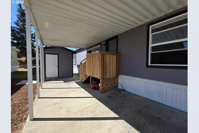 231 Owyhee Ln, Roseburg, OR 97471 - Photo 3