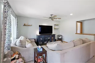705 S 68th Pl, Springfield, OR 97478 - Photo 23