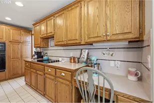 705 S 68th Pl, Springfield, OR 97478 - Photo 17