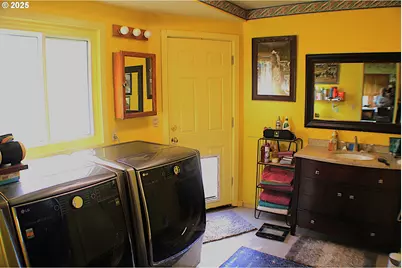 180 Ruckles Dr, Myrtle Creek, OR 97457 - Photo 17