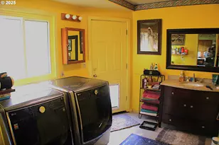 180 Ruckles Dr, Myrtle Creek, OR 97457 - Photo 17