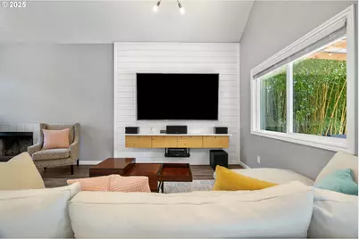 2418 SW Nebraska St, Portland, OR 97239 - Photo 7