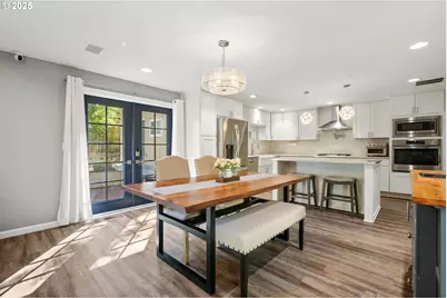 2418 SW Nebraska St, Portland, OR 97239 - Photo 9