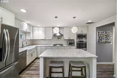 2418 SW Nebraska St, Portland, OR 97239 - Photo 15