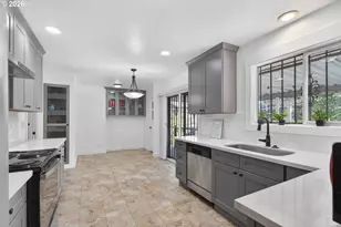 820 NE 168th Pl, Portland, OR 97230 - Photo 9