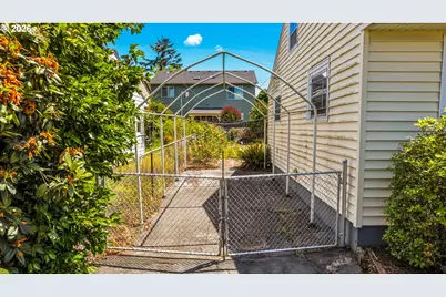 4224 SE 88th Ave, Portland, OR 97266 - Photo 5