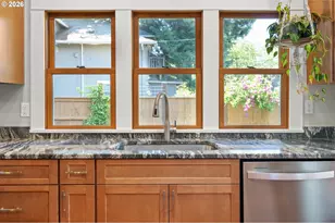 918 C St, Springfield, OR 97477 - Photo 15