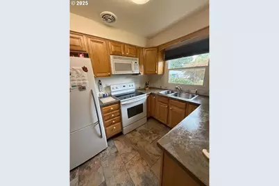 111 SE Anne St, McMinnville, OR 97128 - Photo 23