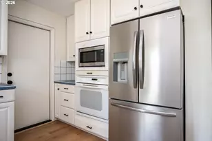 1769 SE Brookwood Ave, Hillsboro, OR 97123 - Photo 17