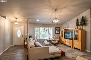 487 SE Dos Gatos Ct, Roseburg, OR 97470 - Photo 5