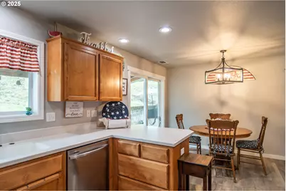 487 SE Dos Gatos Ct, Roseburg, OR 97470 - Photo 15