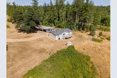 895 Mulberry Ln, Roseburg, OR 97471 - Photo 1