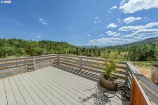 895 Mulberry Ln, Roseburg, OR 97471 - Photo 9