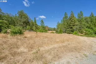 895 Mulberry Ln, Roseburg, OR 97471 - Photo 31