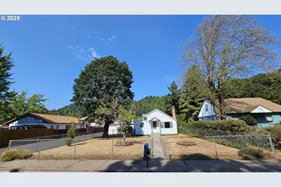 47861 Commercial St, Oakridge, OR 97463 - Photo 1