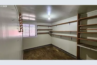 47861 Commercial St, Oakridge, OR 97463 - Photo 23