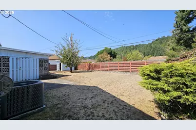 47861 Commercial St, Oakridge, OR 97463 - Photo 29