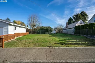 1403 5th St, Tillamook, OR 97141 - Photo 11