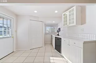 1403 5th St, Tillamook, OR 97141 - Photo 9