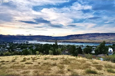 E 17th St, The Dalles, OR 97058 - Photo 3